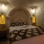 Tyana Cave House * Nar