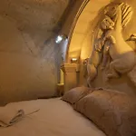 Tyana Cave House * Nar