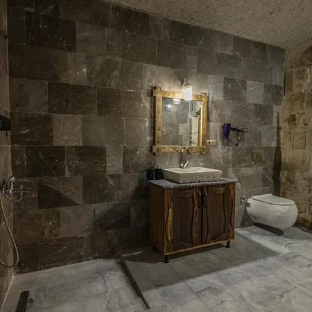 Tyana Cave House * Nar