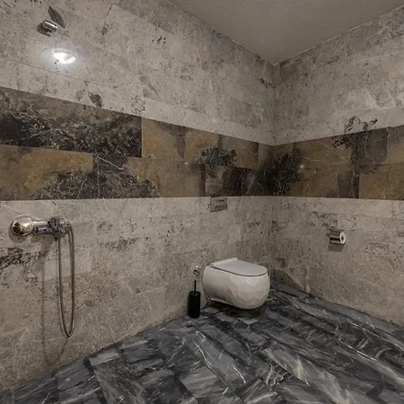 Tyana Cave House * Nar