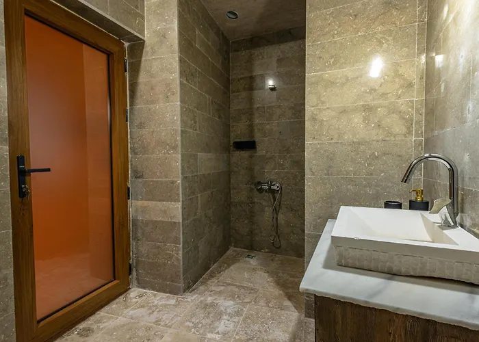 Tyana Cave House * Nar