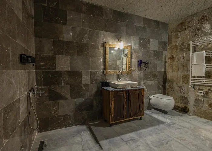 Tyana Cave House * Nar